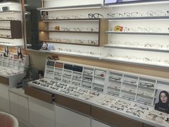 -视野联行眼镜·蔡司授权店(长白万象汇店)