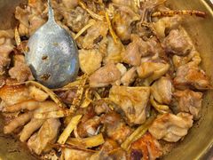 五指毛铜盘焗泉水鸡-围龙屋客家食府(福田店)