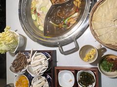 -老房老舍重庆火锅(假日城市店)