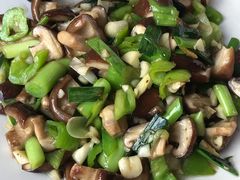 青菜炒蘑菇-史记安仁鱼头(浙闽赣食用菌交易中心店)