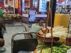 -刘姐啤酒鱼民族演艺餐厅(西街总店)