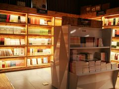 -新华里咖啡书吧(新华书店小寨店)