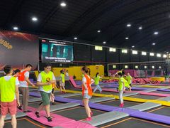 -嘿哟动霸CHUA·新潮玩运动娱乐中心·蹦床滑冰团建乐园