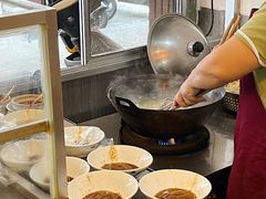 -松树干拌面店