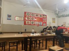 大堂-老字号杨坡红油米线腊汁肉夹馍(东四道巷店)