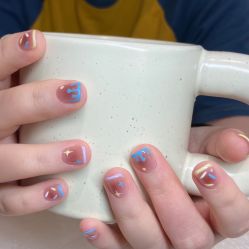 -花岐款式专研健康美甲沙龙