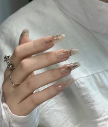 -悦指间美甲美睫