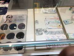 -美式眼镜·授权蔡司.依视路.尼康.豪雅.明月(人民广场店)