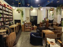 大堂-房角石咖啡与书(吉大南校店)