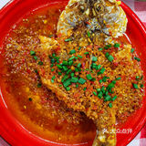 很容易脱骨吸入口中。油浸鱼的鱼肉也很鲜嫩，好吃爱吃