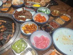 -明洞阿姨·韩式酱蟹烤肉·创意料理(三元桥店)