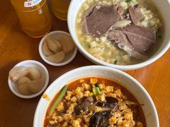 小炒羊肉泡馍（优质）-刘信牛羊肉小炒泡馍(回民街店)