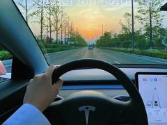-TESLA 特斯拉(上海太古汇体验店)