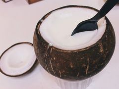 -志龙皇冠吃货椰子铺