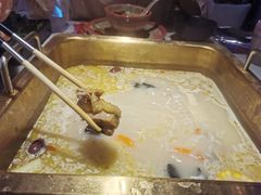 -尚尚仙·酸汤猪手·猪肚鸡火锅(华联万柳购物中心店)