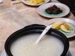 泉水砂锅粥配杂咸-潮汕味道·煮海餐厅(金麟大厦店)