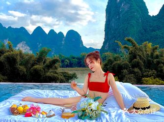 边看山景边泡澡太舒服啦！