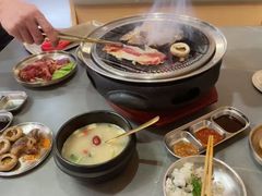 -围炉肉舍•炭烤活鳗•丹东海鲜烤肉(步行街店)