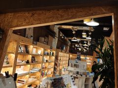 -新华里咖啡书吧(新华书店小寨店)