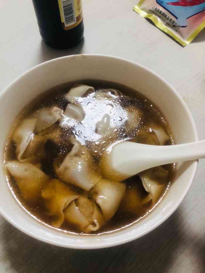 周震馄饨-"[薄荷]环境:对面就是停车场,店里位置."-大众点评移动版