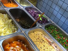 自助取餐区-三兄弟高炉烧饼