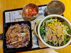 盐焗五花肉+色拉-小韩屋韩国料理(上海湾店)