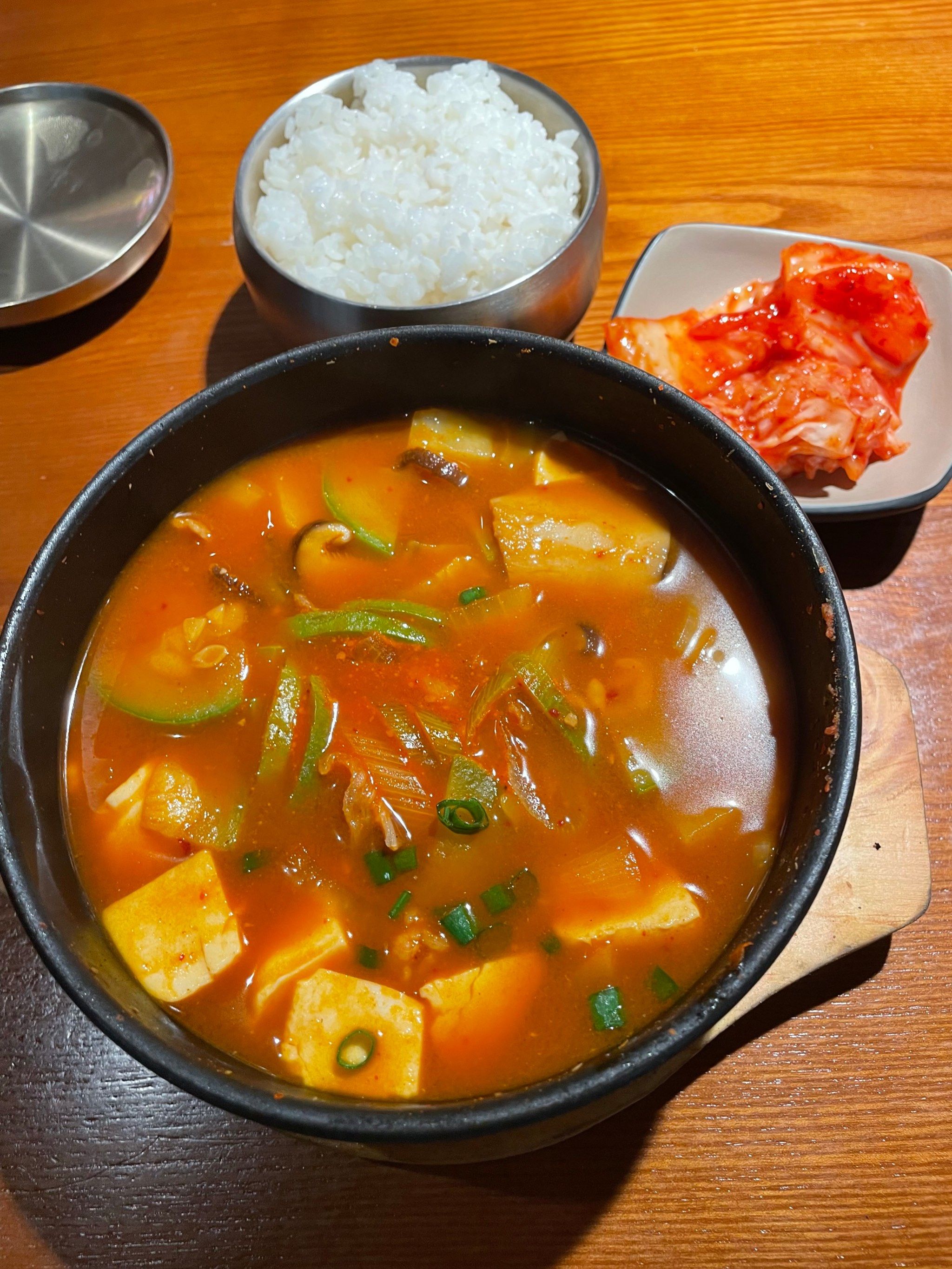 中午没吃饭,晚上喝一个热乎乎的大酱汤,心满意足