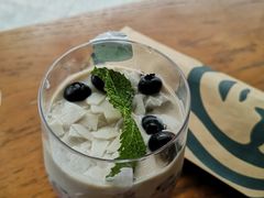 蓝莓低脂优格杯-星巴克(西藏路店)