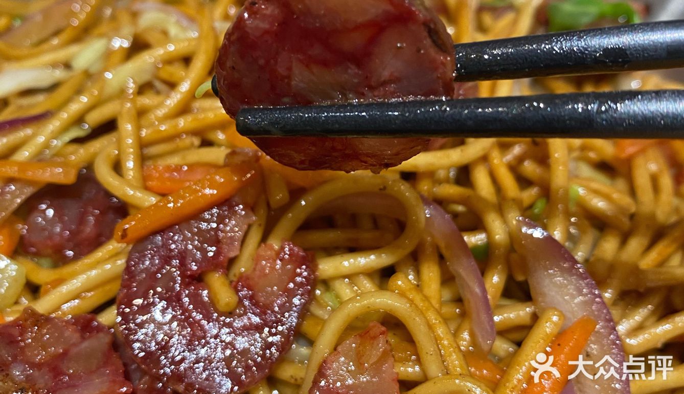 热腾腾的面才好吃。还有炖罐分量十足，特别是肉