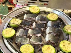 -围炉肉舍•炭烤活鳗•丹东海鲜烤肉(步行街店)