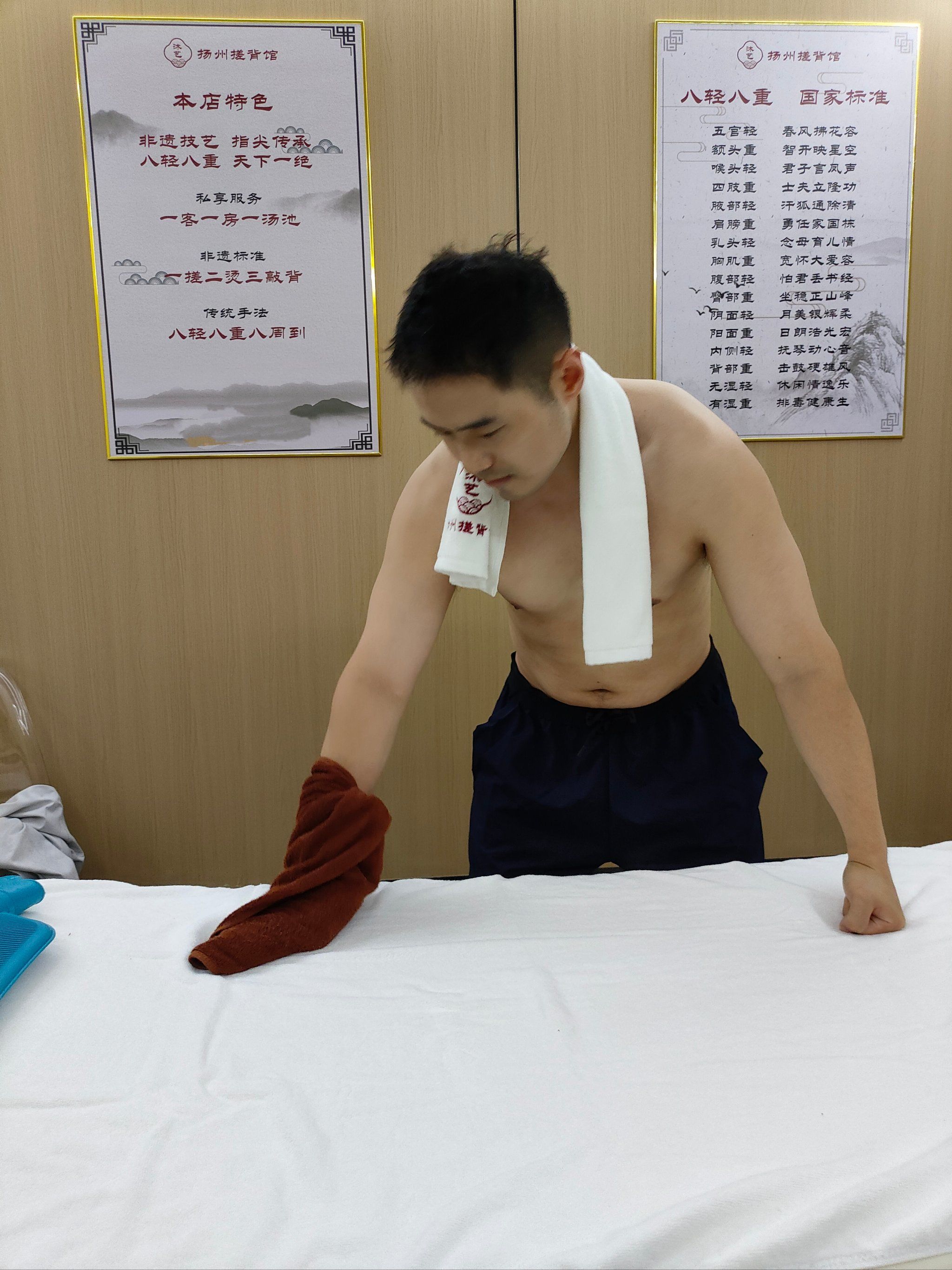 第一次体验扬州搓背,和传统北方搓澡差别很大,更像是搓澡和按摩的结合