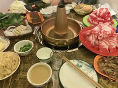 -洞庭洲·防空洞火锅·烧烤·铜锅涮肉(新百广场店)
