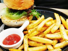 芝心手打牛肉堡-龙治汉堡(中华城店)