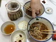 -窄巷口生烫牛肉米线(客村店)