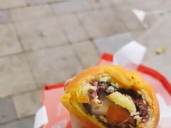 莲蓉蛋黄酥-六贤记(杭州龙湖滨江天街店)