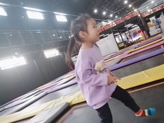 -嘿哟动霸CHUA·新潮玩运动娱乐中心·蹦床滑冰团建乐园