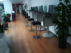 -上海星瀚奔驰4S店(红柳路店)