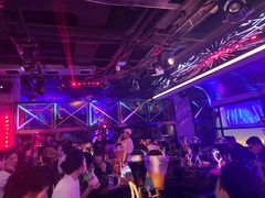 -UP嘻哈酒吧(粉巢店)
