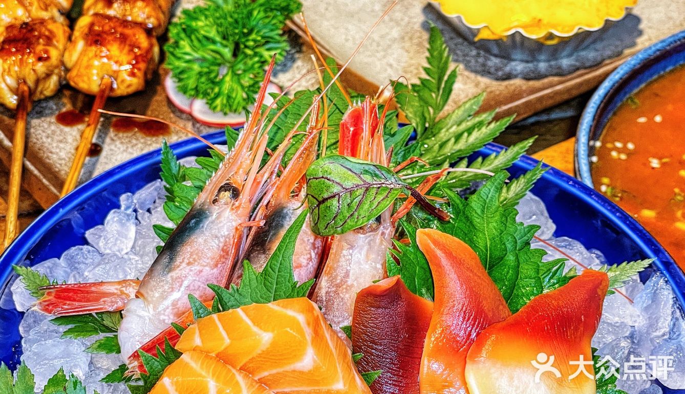 换装拍照+吃饭👘店里都是🫣摇曳的樱花美眉