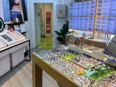 -天空之镜眼镜店蔡司依视路配镜授权零售店(望京颐堤港店)