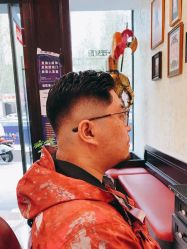 -东方先生国潮男士理发馆