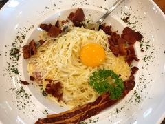 -Chom Cafe and Restaurant