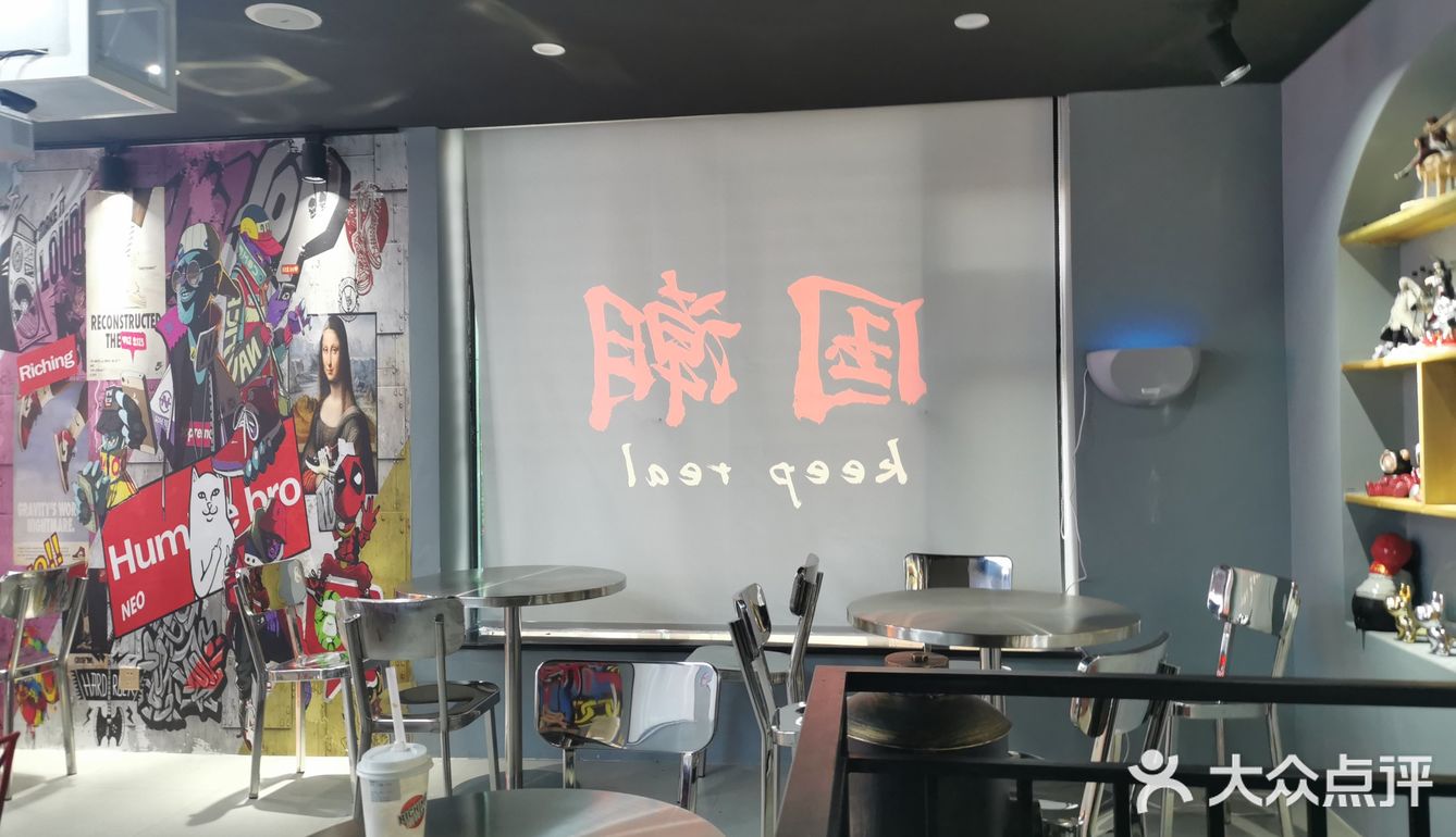里面水果也很多，百香果，菠萝，西瓜，橙子，哈密瓜…