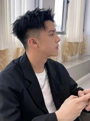 -一家只做男发烫染的店