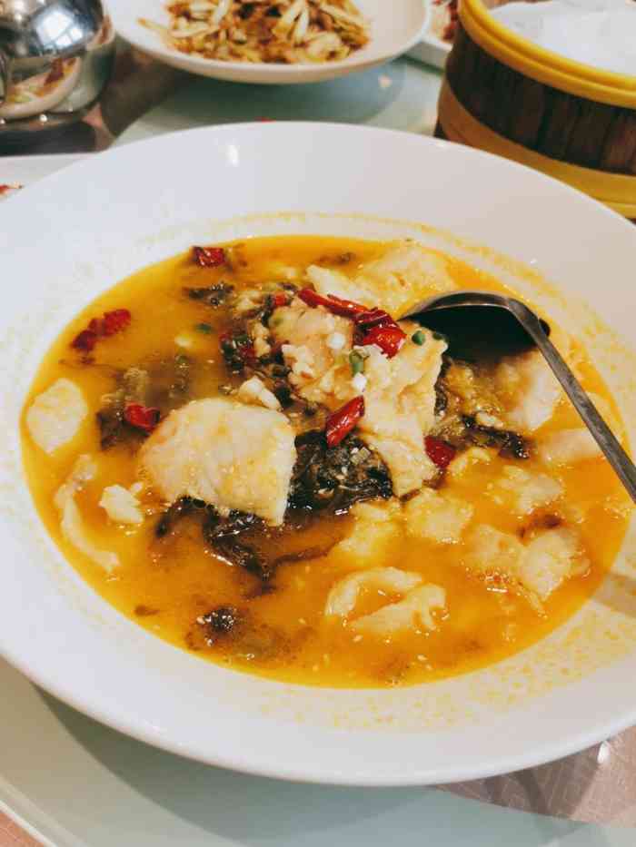 稍微比外面餐饮服务专业一点,热情度还是可以的 「精品烤鸭」到皇城根