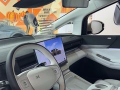 -小鹏汽车(上海静安大融城店)