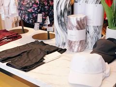 -lululemon(上海浦东IFC店)