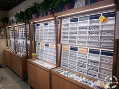 -视野联行眼镜·蔡司授权店(长白万象汇店)
