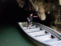 -怀托摩萤火虫洞