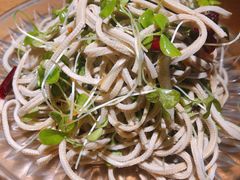 香椿苗拌豆腐丝-谢蟹浓·肉蟹煲(新奥店)